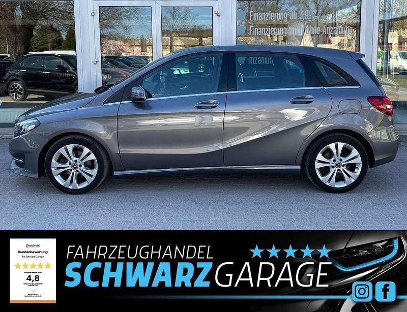 Gebraucht Mercedes B200 Style 156 PS (114 kW) 2018 Grau Van / Kleinbus