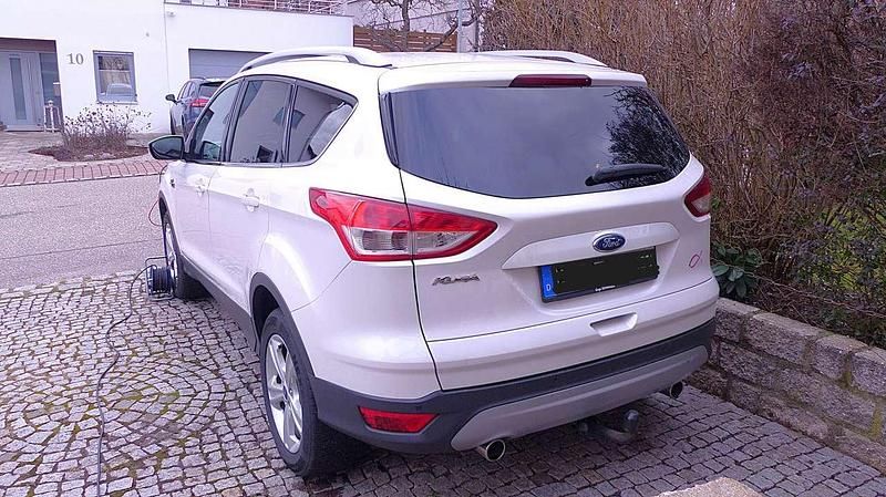 Gebraucht Ford Kuga SYNC Edition 150 PS (110 kW) 2016 Weiß SUV