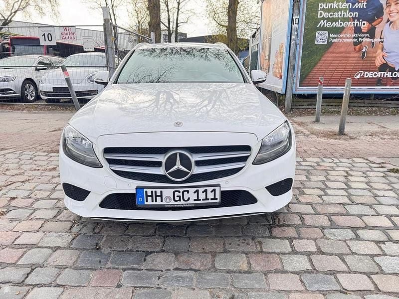 Gebraucht Mercedes C220 194 PS (142 kW) 2019 Weiß Kombi