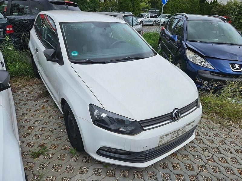 Gebraucht VW Polo Trendline 75 PS (55 kW) 2015 Weiß Limousine