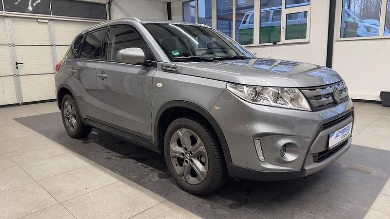 Grau Gebraucht 2015 Suzuki Vitara SUV | 13.490 € (Fairer Preis) - Bild 1/4