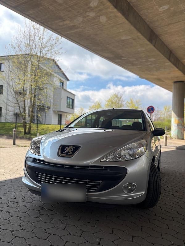 Gebraucht Peugeot 206+ 75 PS (55 kW) 2010 Silber Kleinwagen