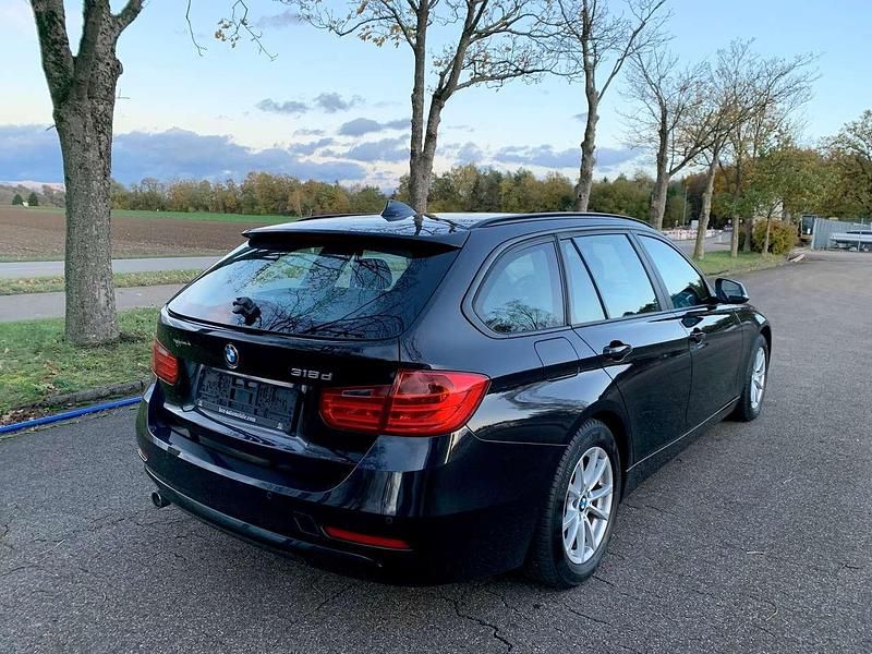 Gebraucht BMW 318 143 PS (105 kW) 2013 Black sapphire metallic Kombi
