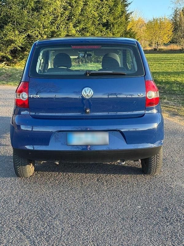 Second-hand VW Fox 75 CP (55 kW) 2005 Albastru Hatchback