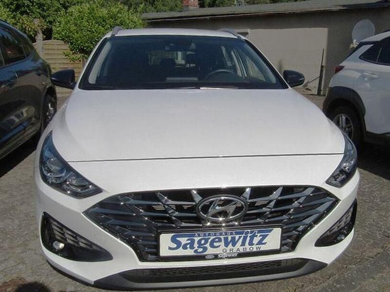 Gebraucht Hyundai i30 160 PS (117 kW) 2023 Serenity white pearl Kombi