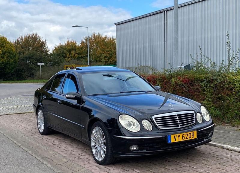 Schwarz Gebraucht 2005 Mercedes E500 Avantgarde Limousine | 6.300 € (Superpreis) - Bild 1/4