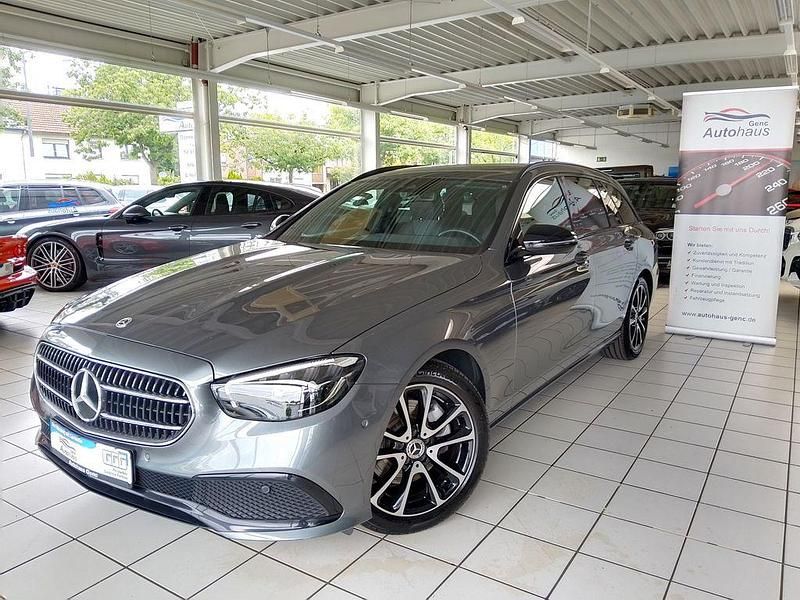 Grau Gebraucht 2022 Mercedes E220 Night Limousine | 33.990 € (Superpreis) - Bild 1/4