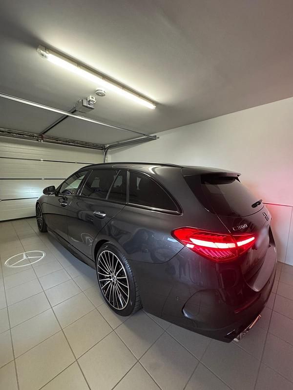 Gebraucht Mercedes C300 AMG 258 PS (189 kW) 2024 Grau Kombi