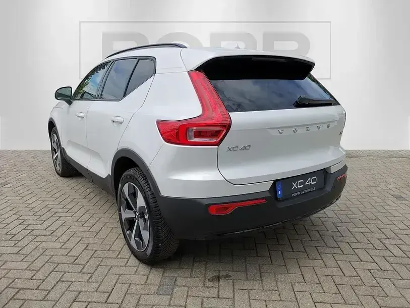 Gebraucht Volvo XC40 Plus 163 PS (119 kW) 2024 Crystal white pearl SUV