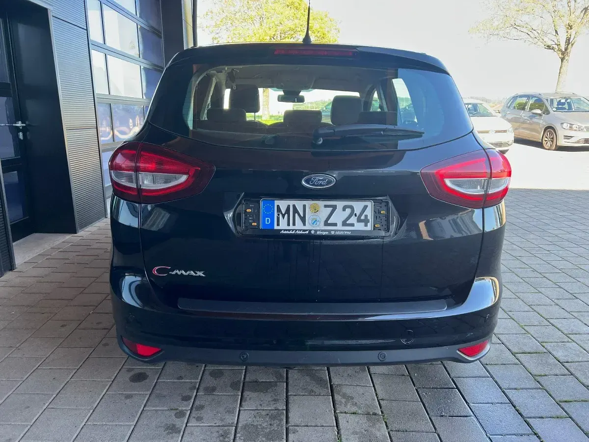 Käytetty Ford C-MAX 150 HP (110 kW) 2016 Musta Tila-auto