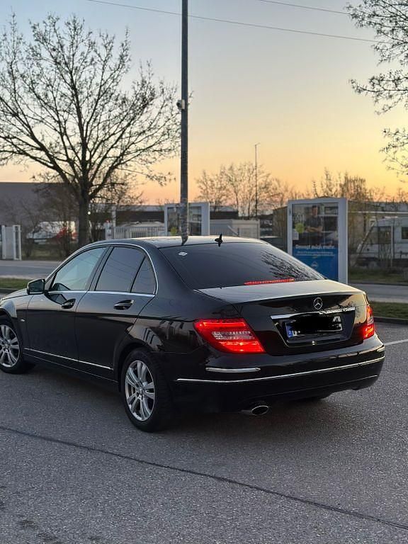 Gebraucht Mercedes C200 184 PS (135 kW) 2011 Schwarz Limousine