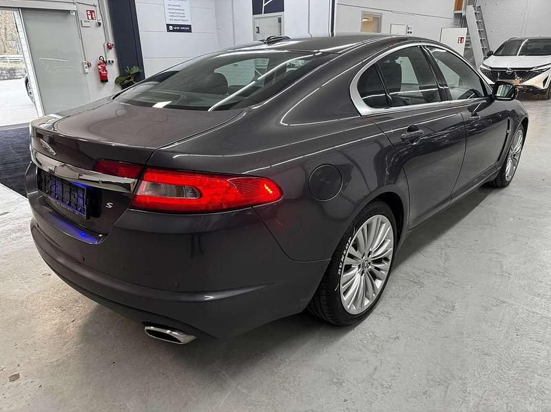Gebraucht Jaguar XF Luxury 275 PS (202 kW) 2010 Pearl grey . Limousine