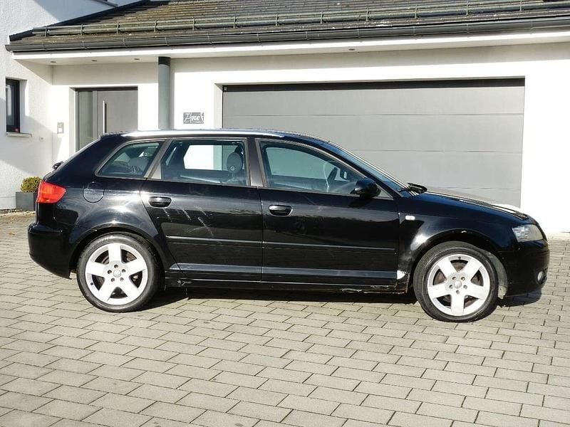Gebraucht Audi A3 Attraction 116 PS (85 kW) 2005 Brillantschwarz Kleinwagen