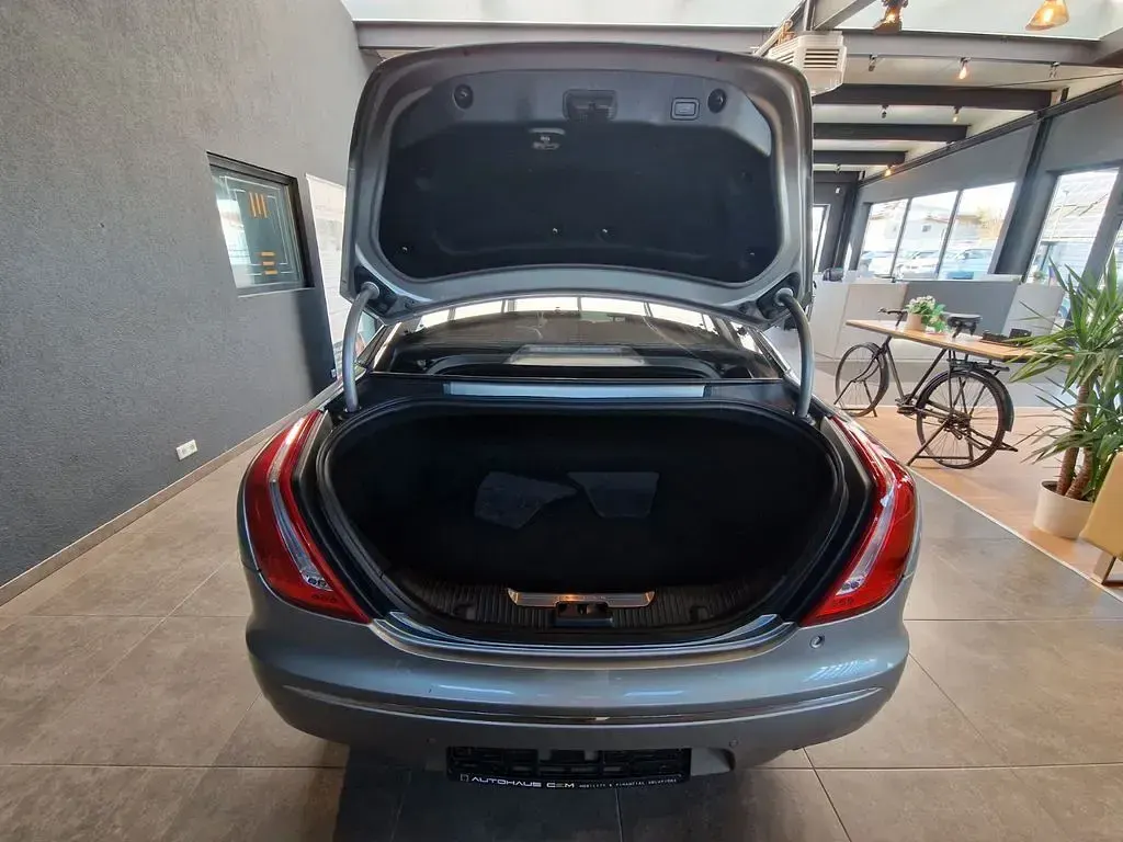 Gebraucht Jaguar XJ Portfolio 275 PS (202 kW) 2013 Gold Limousine