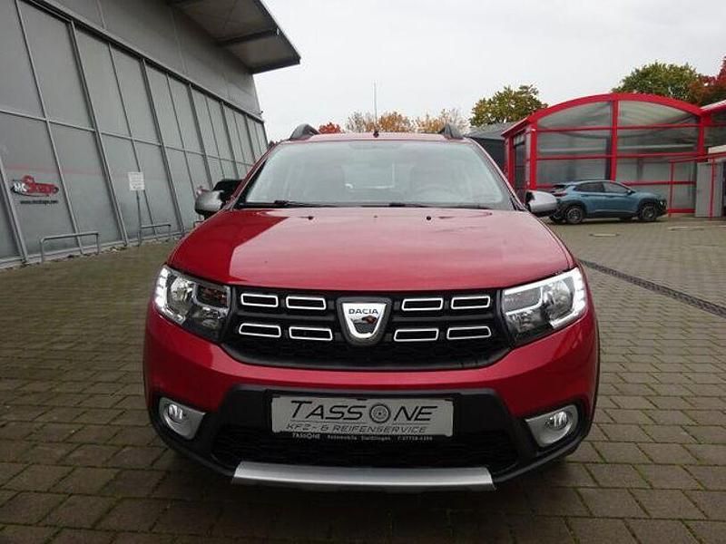 Gebraucht Dacia Sandero Prestige 90 PS (66 kW) 2017 Rot Kleinwagen