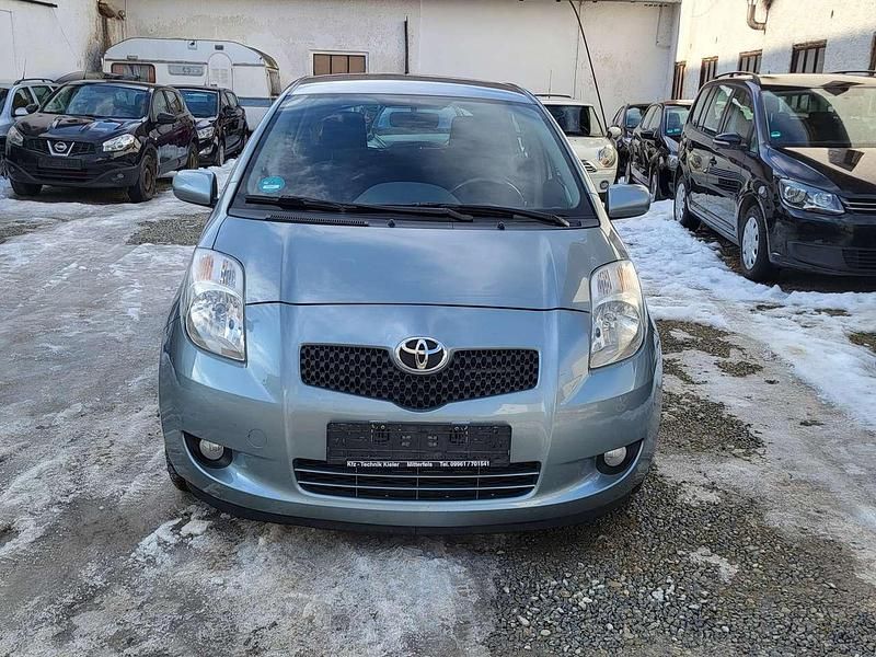 Medium silver metallic Gebraucht 2006 Toyota Yaris Executive Kleinwagen | 2.700 € (Guter Preis) - Bild 1/4