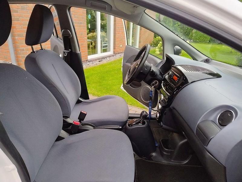 Weiß Gebraucht 2012 Peugeot iON Active Kleinwagen | 2.799 € (Fairer Preis) - Bild 1/4