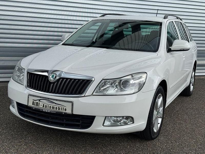 Weiß Gebraucht 2012 Skoda Octavia Kombi | 3.990 € (Guter Preis) - Bild 1/4