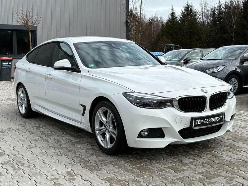 Gebraucht BMW 330 M Sport 258 PS (189 kW) 2018 Weiß Limousine
