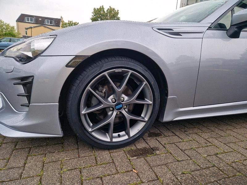 Silber Gebraucht 2017 Toyota GT86 GT Coupé | 29.499 € - Bild 1/4