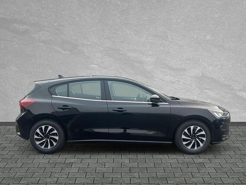 Neu Ford Focus Titanium 155 PS (114 kW) 2025 Agate black metallic Limousine