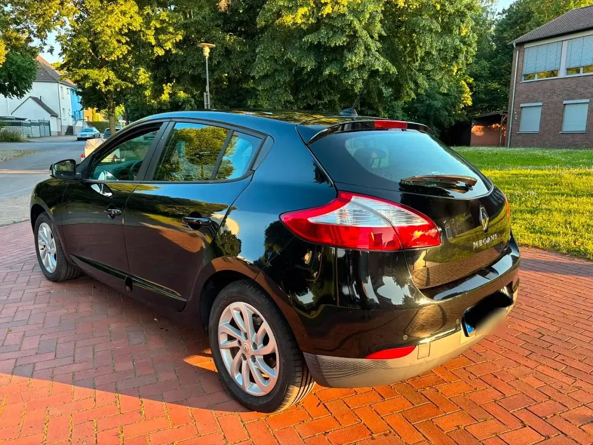 Gebraucht Renault Mégane III 115 PS (84 kW) 2014 Schwarz Limousine