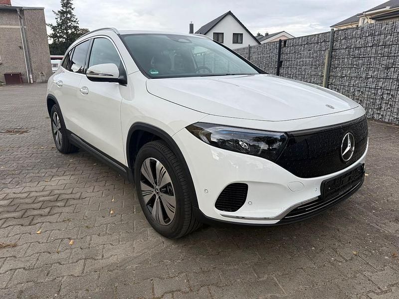 Weiß Gebraucht 2024 Mercedes EQA350 Advanced Plus SUV | 34.900 € (Superpreis) - Bild 1/4