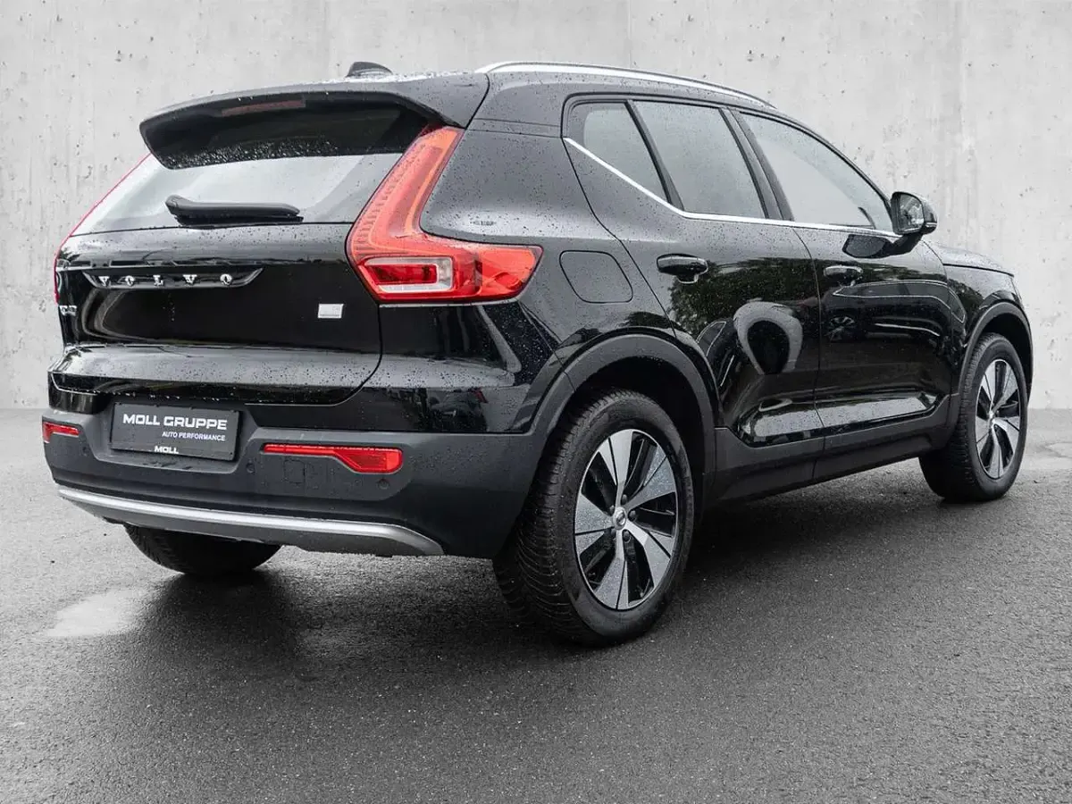 Używany Volvo XC40 129 KM (94 kW) 2022 Czarny SUV