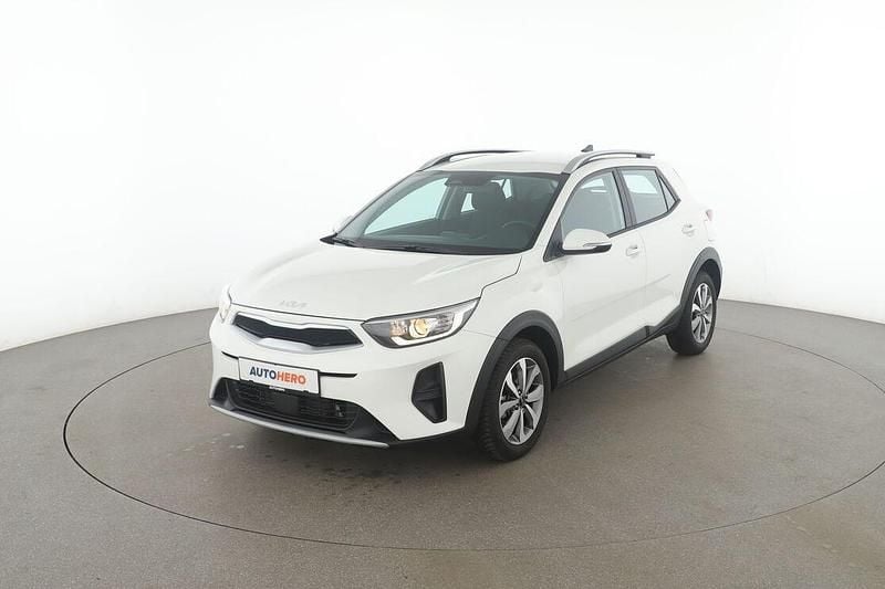 Weiß Gebraucht 2023 Kia Stonic Vision SUV | 18.220 € (Fairer Preis) - Bild 1/3