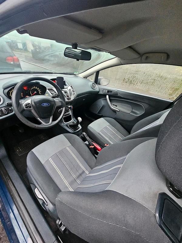 Gebraucht Ford Fiesta 86 PS (63 kW) 2010 Blau Kleinwagen