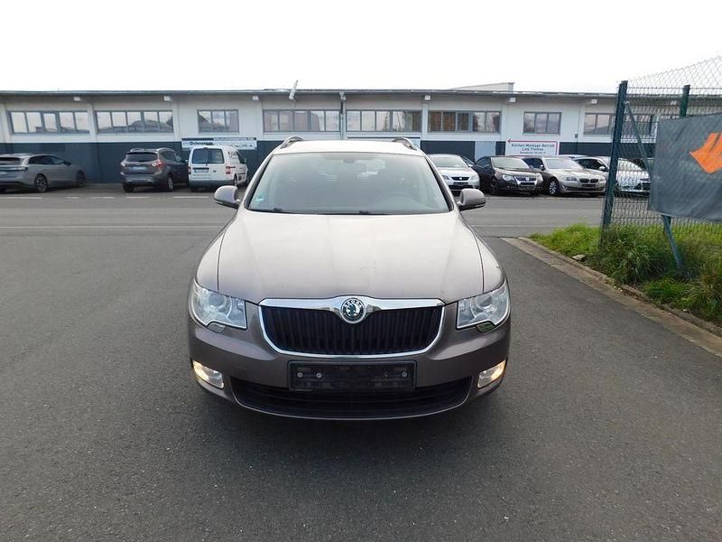 Violett Gebraucht 2010 Skoda Superb Comfort Kombi | 7.450 € (Fairer Preis) - Bild 1/4