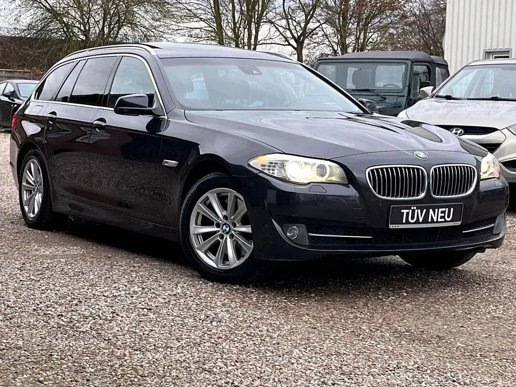 Gebraucht BMW 525 Sport Line 218 PS (160 kW) 2012 Grau Kombi