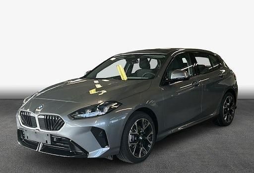 Grau Neu 2026 BMW 120 Kleinwagen | 35.490 € (Etwas zu teuer) - Bild 1/4