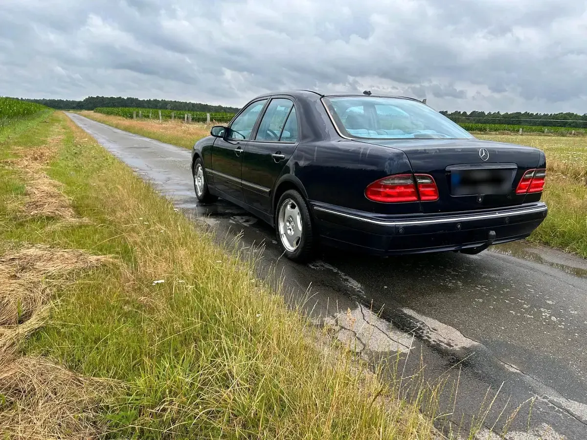Gebraucht Mercedes E320 Avantgarde 224 PS (164 kW) 2002 Blau Limousine