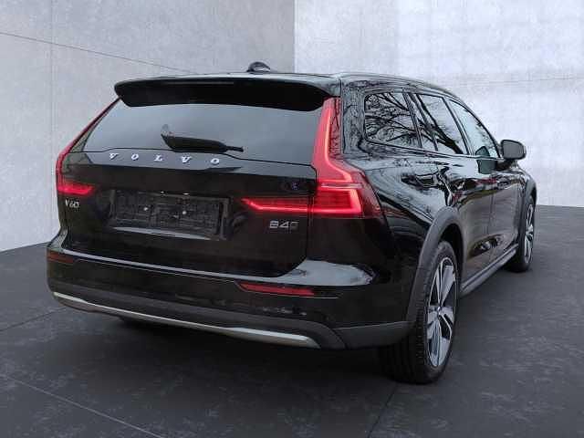 Gebraucht Volvo V60 CC 145 PS (106 kW) 2023 Kombi
