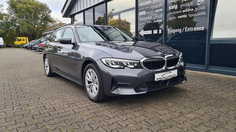 Mineralgrau metallic Gebraucht 2021 BMW 320 Advantage Kombi | 24.990 € (Guter Preis) - Bild 1/4