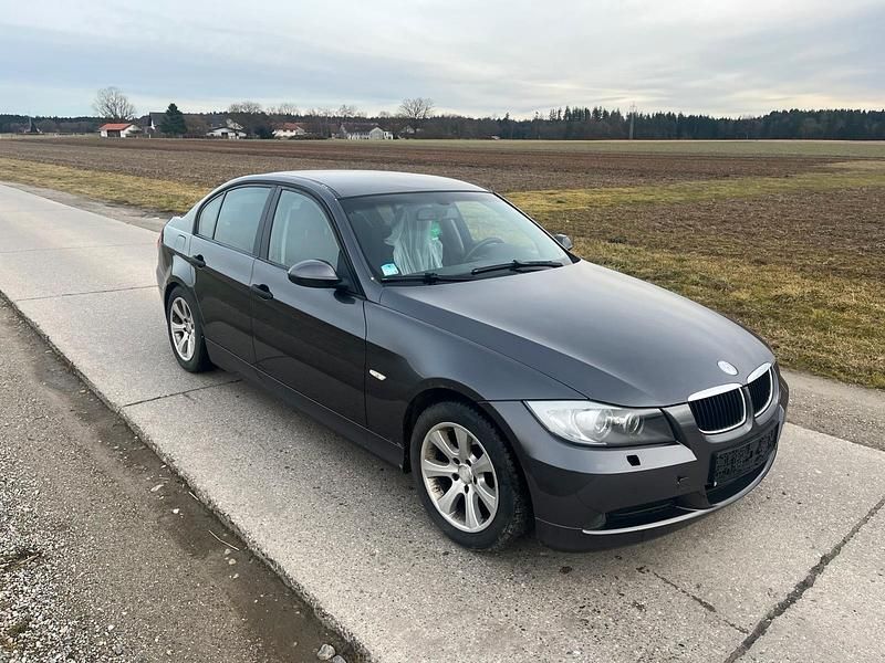 Gebraucht BMW 320 150 PS (110 kW) 2005 Grau Limousine