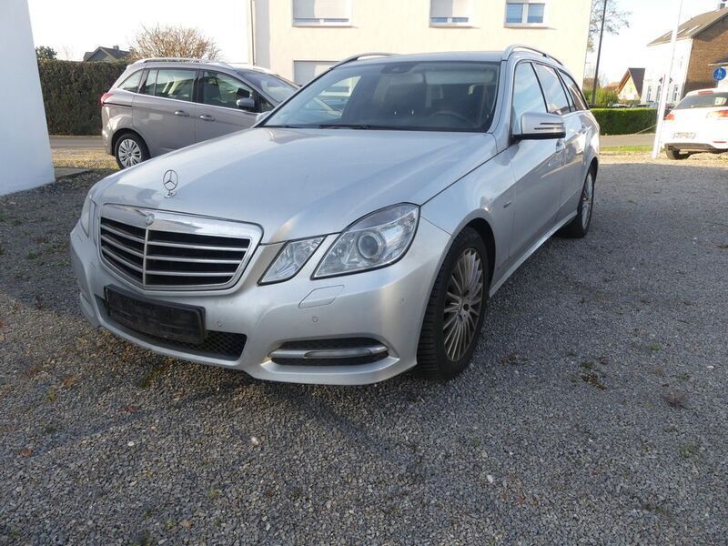 Gebraucht Mercedes E200 Avantgarde 184 PS (135 kW) 2012 Silber Limousine