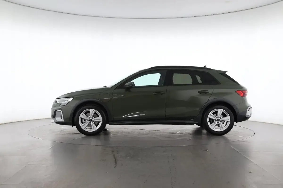 Gebraucht Audi A3 e-tron Ambiente 150 PS (110 kW) 2026 Distriktgrün Kleinwagen