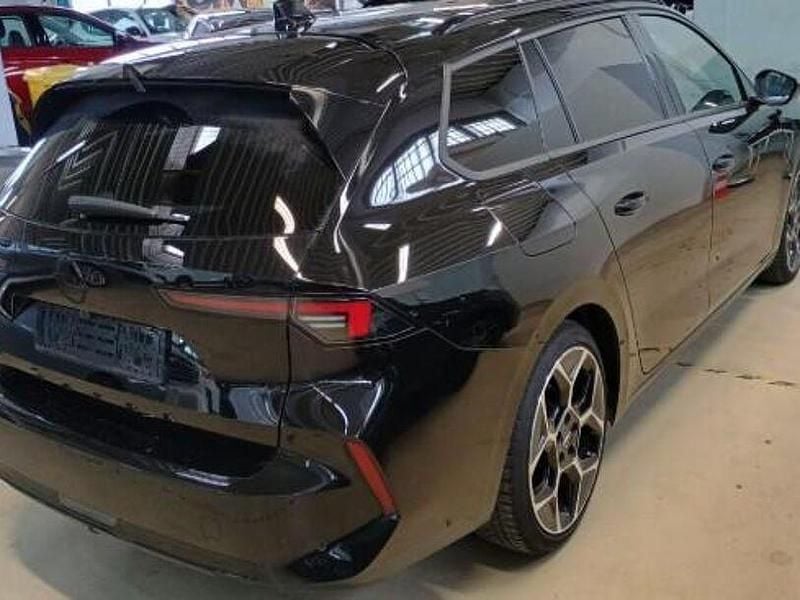 Gebraucht Opel Astra Ultimate 131 PS (96 kW) 2024 Lackierung schwarz perla nera/ Kombi