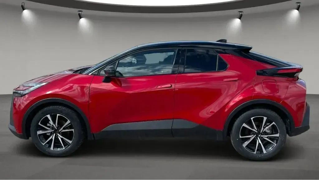 Neu Toyota C-HR 140 PS (102 kW) 2026 Rot SUV