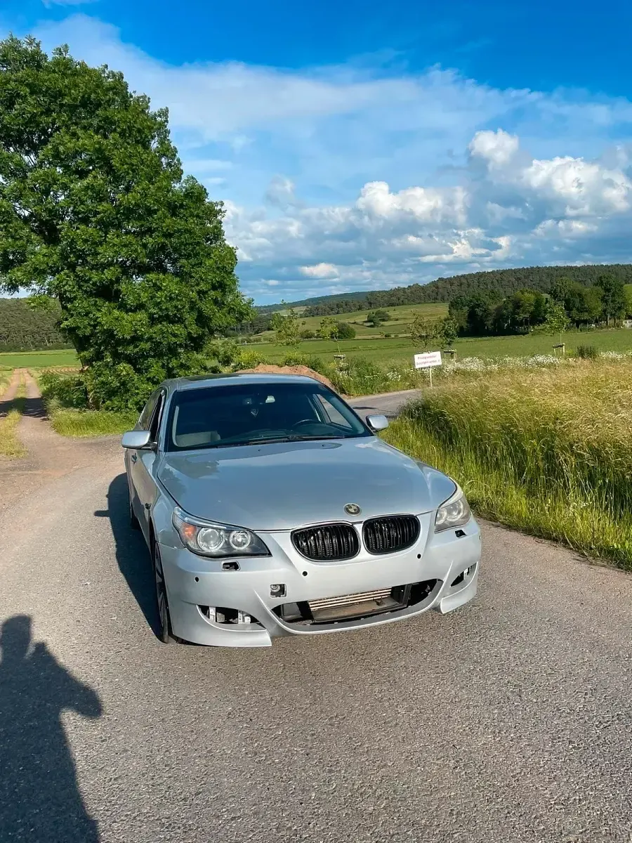 Gebraucht BMW 530 300 PS (220 kW) 2006 Silber Limousine