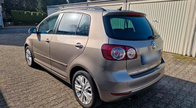 Gebraucht VW Golf VII Life 140 PS (102 kW) 2013 Gold Limousine