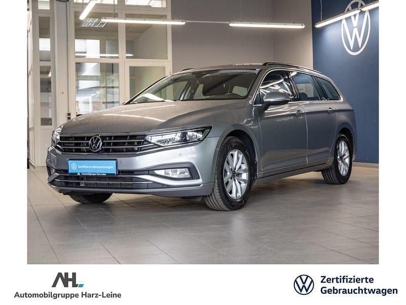 Silber Gebraucht 2022 VW Passat Pro Kombi | 20.558 € (Guter Preis) - Bild 1/3