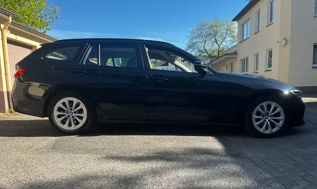 Gebraucht BMW 320 Advantage 190 PS (139 kW) 2021 Schwarz Kombi