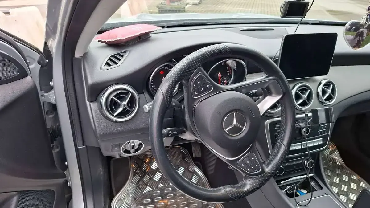 Gebraucht Mercedes GLA180 Style 136 PS (100 kW) 2020 Silber SUV