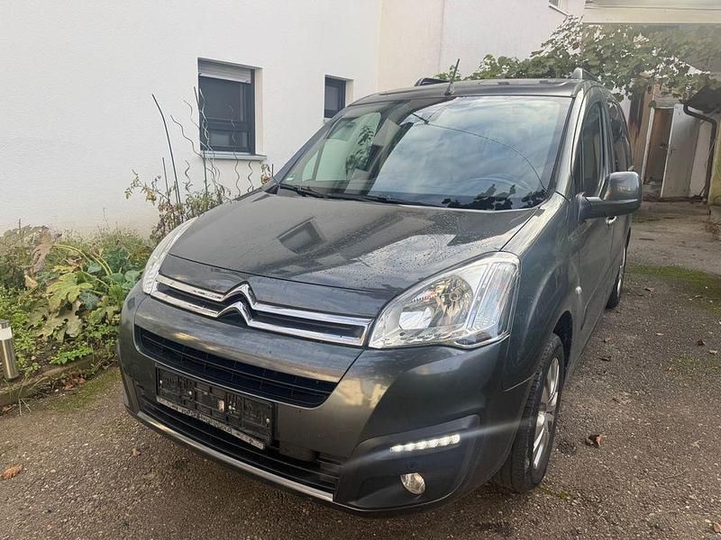 Grau Gebraucht 2016 Citroën Berlingo SELECTION Van / Kleinbus | 6.900 € (Guter Preis) - Bild 1/4