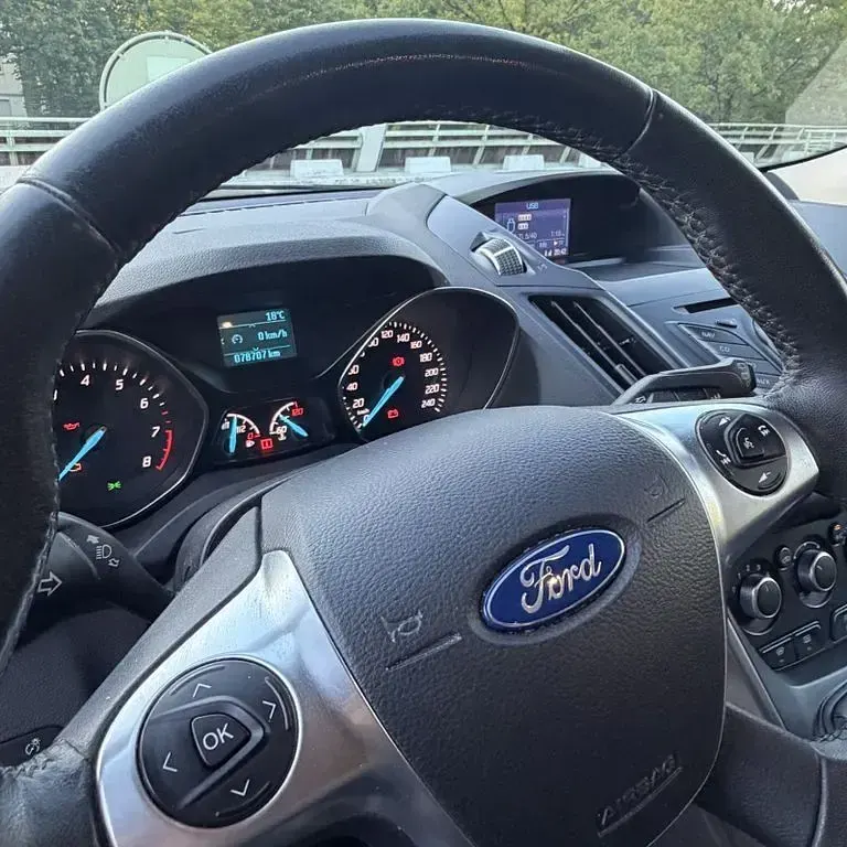 Gebraucht Ford Kuga Titanium 150 PS (110 kW) 2015 Grau SUV