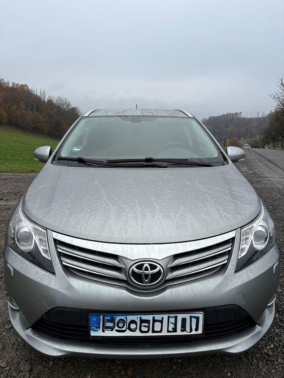 Grau Gebraucht 2012 Toyota Avensis Kombi | 5.200 € (Guter Preis) - Bild 1/4