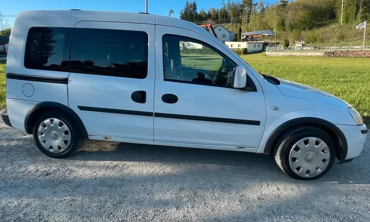 Second-hand Opel Combo 75 CP (55 kW) 2007 Alb Monovolum